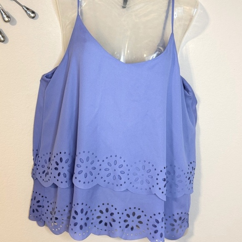 Gorgeous laser cut two tiered tank top in trendy lavender size Large